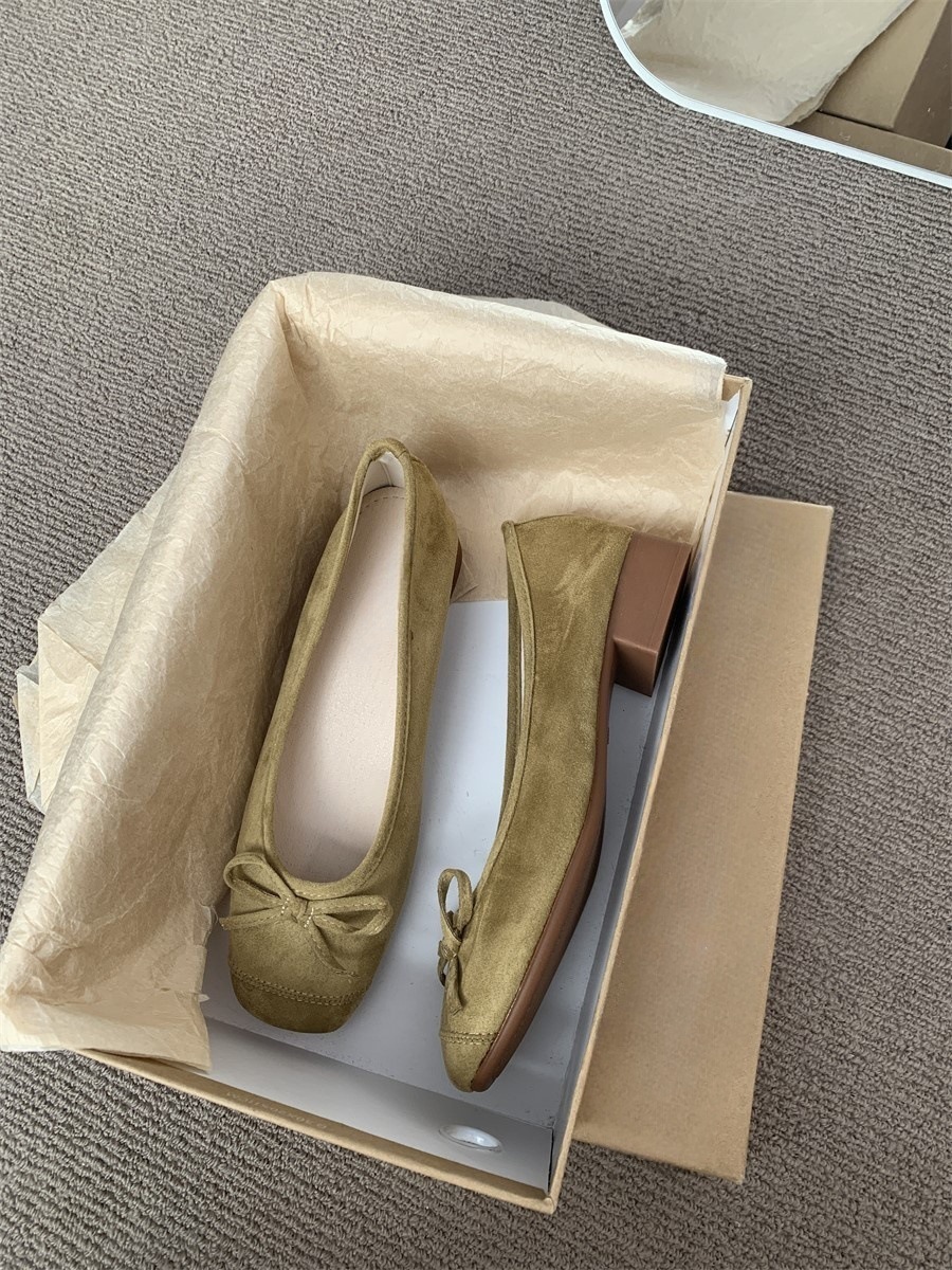 Coarse heel paired with skirt temperament single shoe women's shoes for spring and autumn 2025, new blue bow shallow mouth French scoop shoes Coarse heel paired with skirt temperament single shoe women's shoes for spring and autumn 2025, new blue bow shallow mouth French scoop shoes