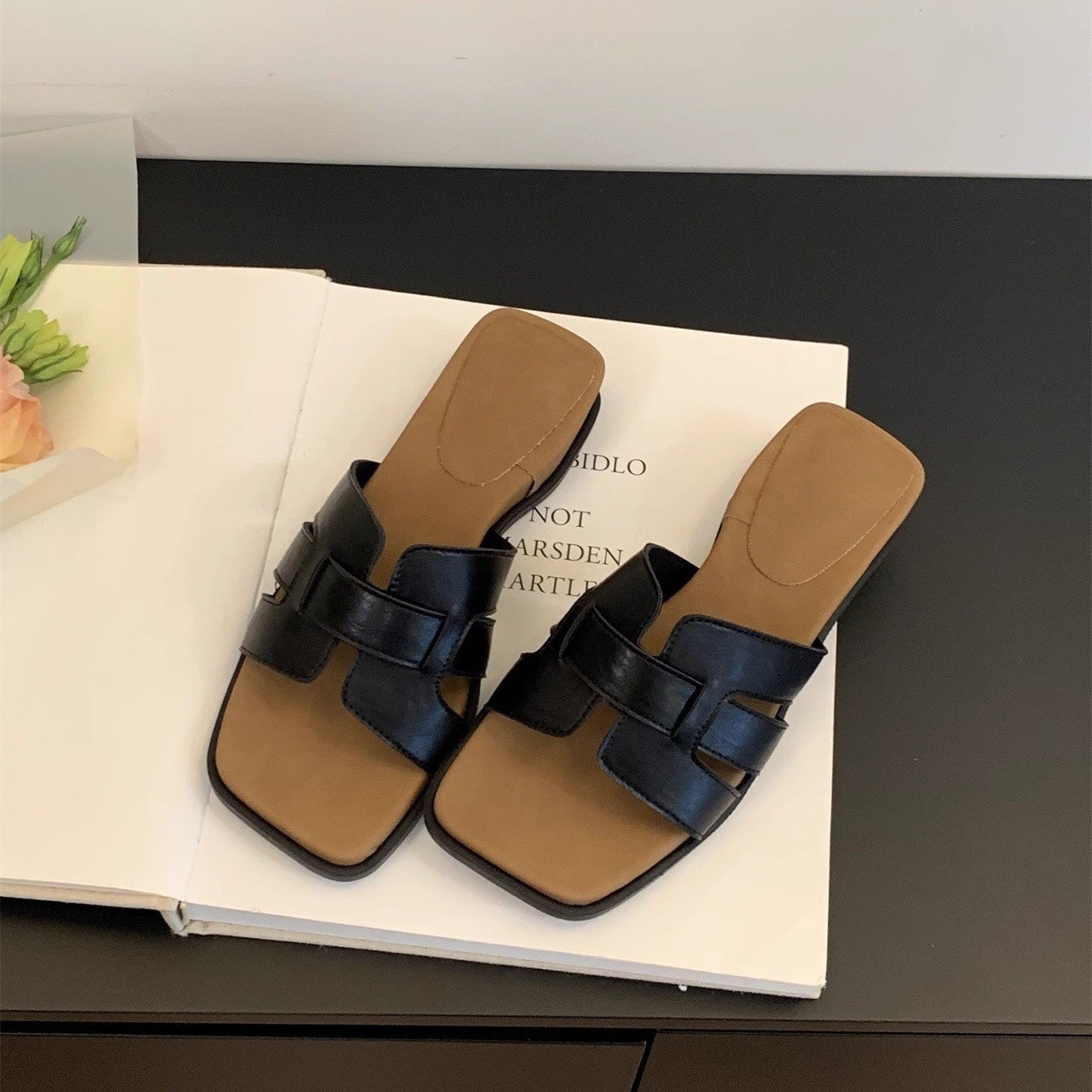 Slope heel thick soled slippers for women's summer outdoor wear, 2025 new vacation outfit dress, straight drag French style stunning square sandals Slope heel thick soled slippers for women's summer outdoor wear, 2025 new vacation outfit dress, straight drag French style stunning square sandals