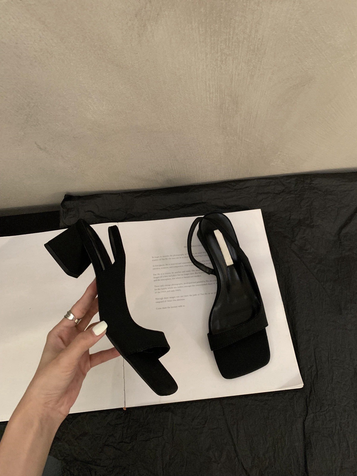 French style thick heel niche silver sandals fairy shoes 2025 new summer temperament matching skirt high heels Roman shoes French style thick heel niche silver sandals fairy shoes 2025 new summer temperament matching skirt high heels Roman shoes