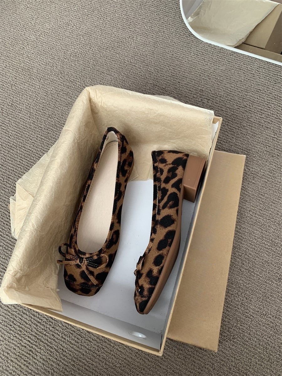 Coarse heel paired with skirt temperament single shoe women's shoes for spring and autumn 2025, new blue bow shallow mouth French scoop shoes Coarse heel paired with skirt temperament single shoe women's shoes for spring and autumn 2025, new blue bow shallow mouth French scoop shoes