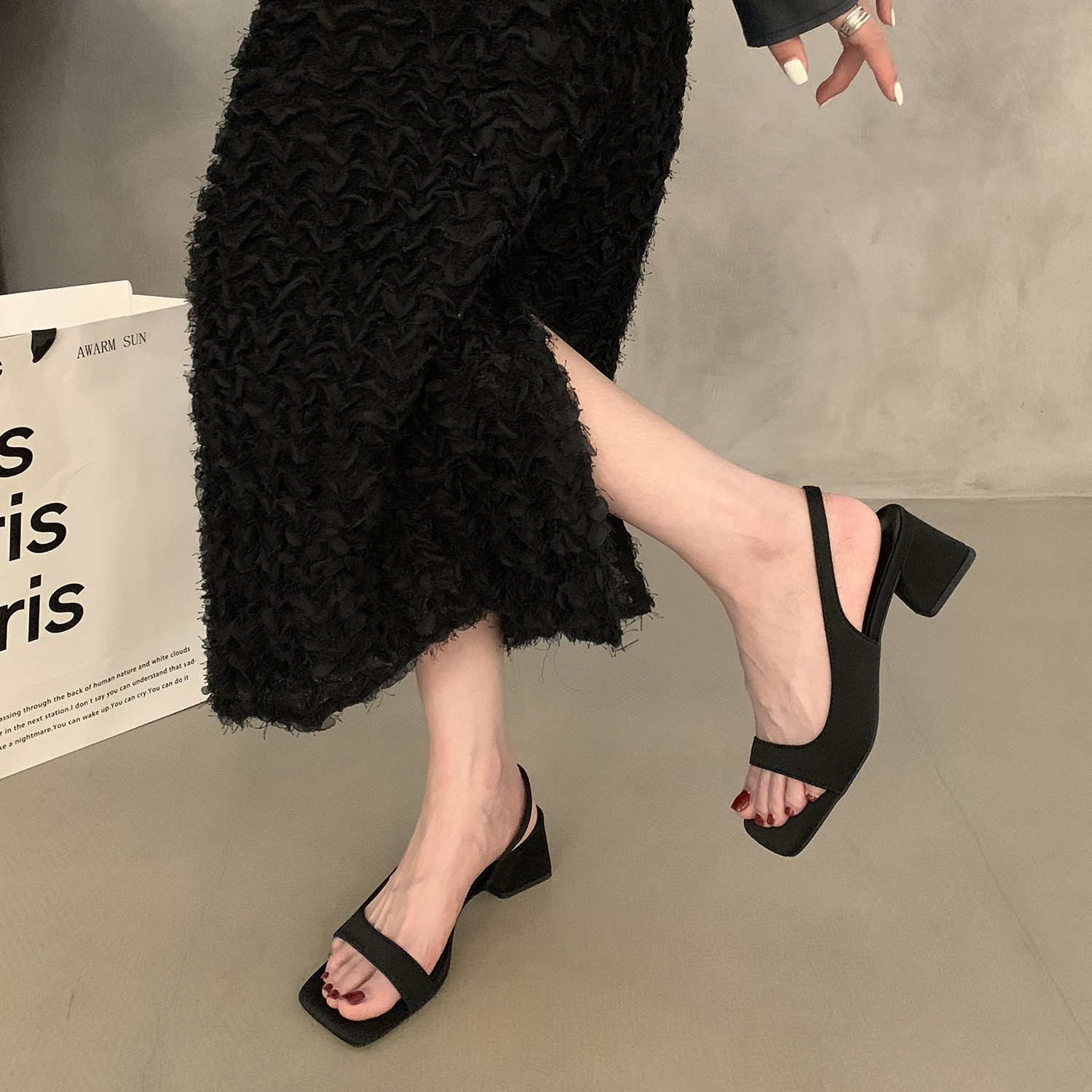 French style thick heel niche silver sandals fairy shoes 2025 new summer temperament matching skirt high heels Roman shoes French style thick heel niche silver sandals fairy shoes 2025 new summer temperament matching skirt high heels Roman shoes