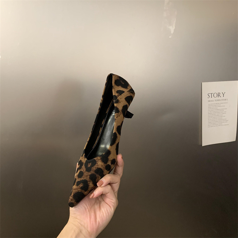 2024 autumn and winter new pointed shallow mouth high heels leopard print fashion versatile temperament commuting low heel kitten order shoes 2024 autumn and winter new pointed shallow mouth high heels leopard print fashion versatile temperament commuting low heel kitten order shoes