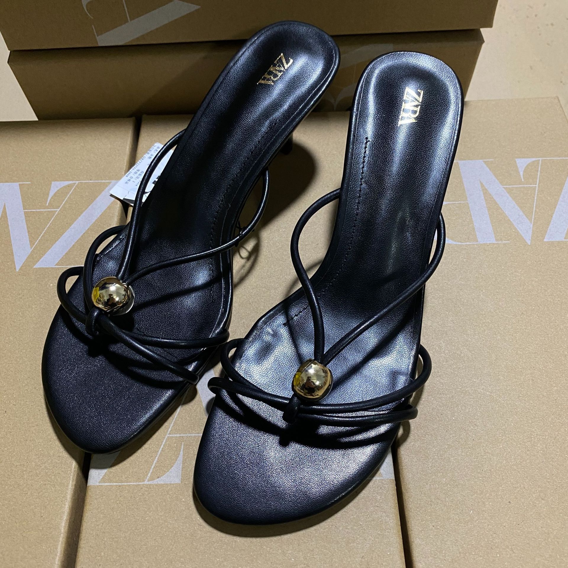 ZA2025 summer new metal embellished high-heeled thin strap flip flops for wearing fairy sandals with thin heels ZA2025 summer new metal embellished high-heeled thin strap flip flops for wearing fairy sandals with thin heels