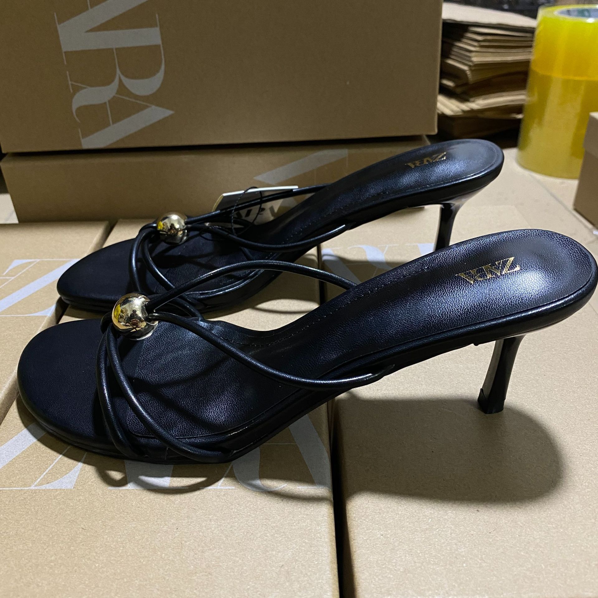 ZA2025 summer new metal embellished high-heeled thin strap flip flops for wearing fairy sandals with thin heels ZA2025 summer new metal embellished high-heeled thin strap flip flops for wearing fairy sandals with thin heels
