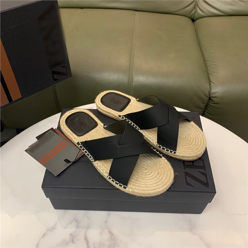 Summer new style 2025 handmade one-piece slippers for outerwear, casual, comfortable, breathable, men's fashionable slippers trend