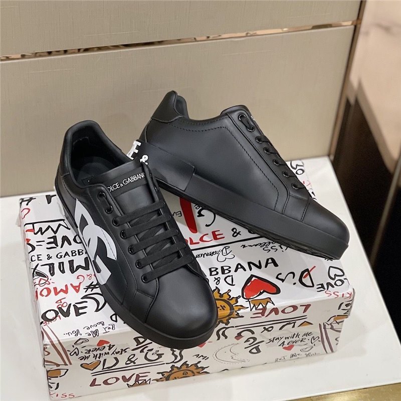 European leather new men's casual shoes versatile sports DG letter board shoes white shoes lace up fashionable men's shoes European leather new men's casual shoes versatile sports DG letter board shoes white shoes lace up fashionable men's shoes