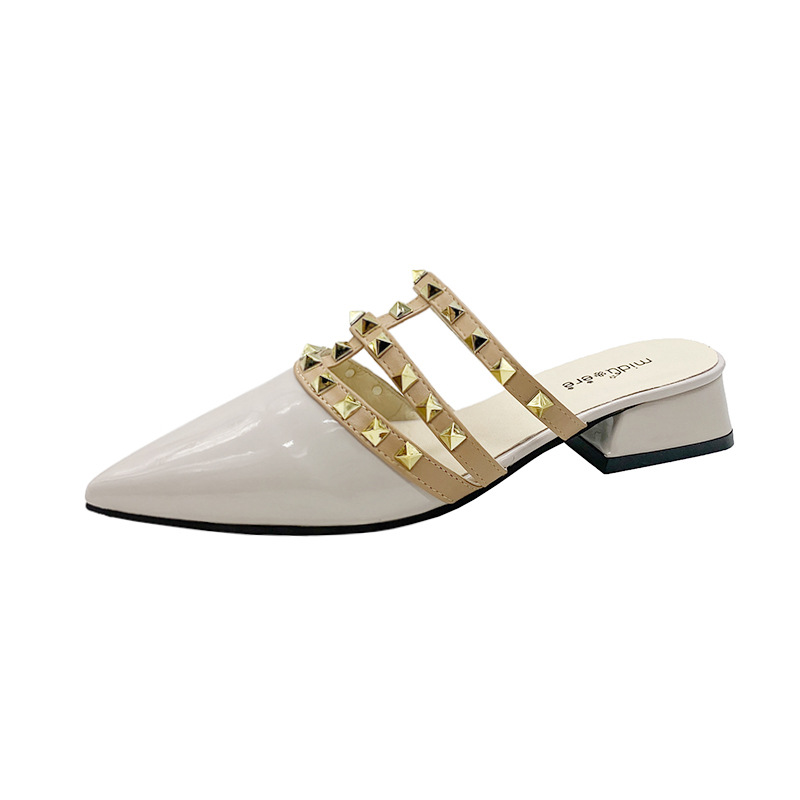 Rivet shoes with French feel, rivet sandals for women's summer outdoor wear, flat bottomed summer Korean version, patent leather pointed toe, half slippers Rivet shoes with French feel, rivet sandals for women's summer outdoor wear, flat bottomed summer Korean version, patent leather pointed toe, half slippers