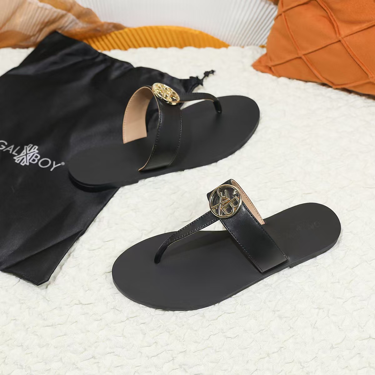 Flip flops women's shoes 2025 new fashionable and comfortable European and American foreign trade beach flat sandals Flip flops women's shoes 2025 new fashionable and comfortable European and American foreign trade beach flat sandals