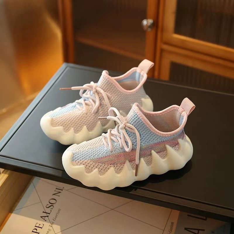 Spring new children's shoes, fly woven breathable mesh shoes, men's and women's sports shoes, fashionable and trendy children's shoes wholesale