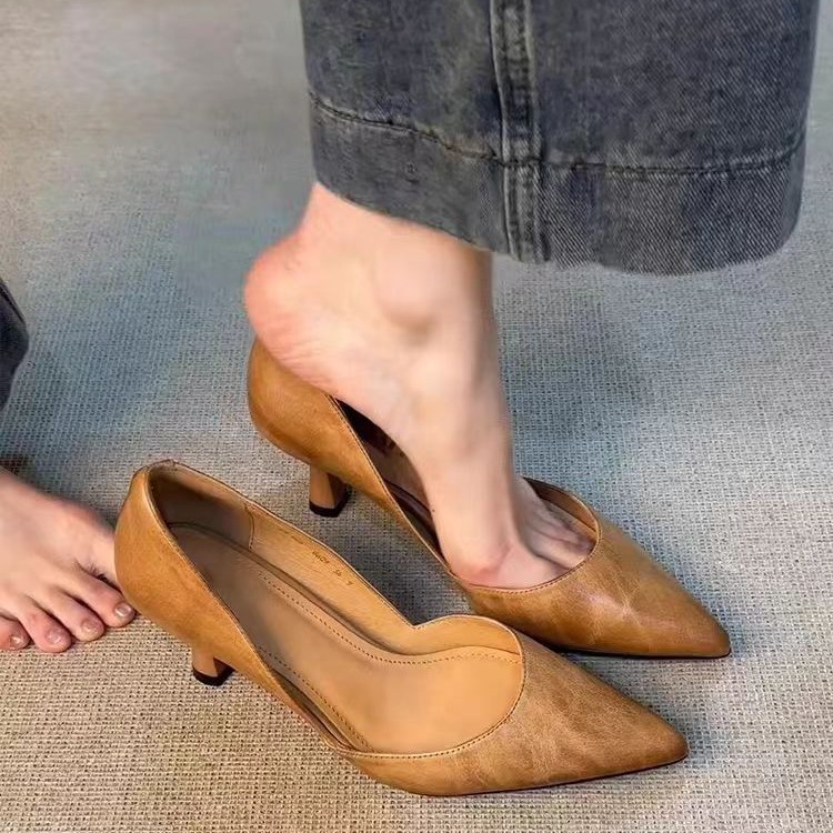 Exquisite~French retro style pointed high-heeled shoes for women, versatile and versatile, with a slim heel and a light mouth design