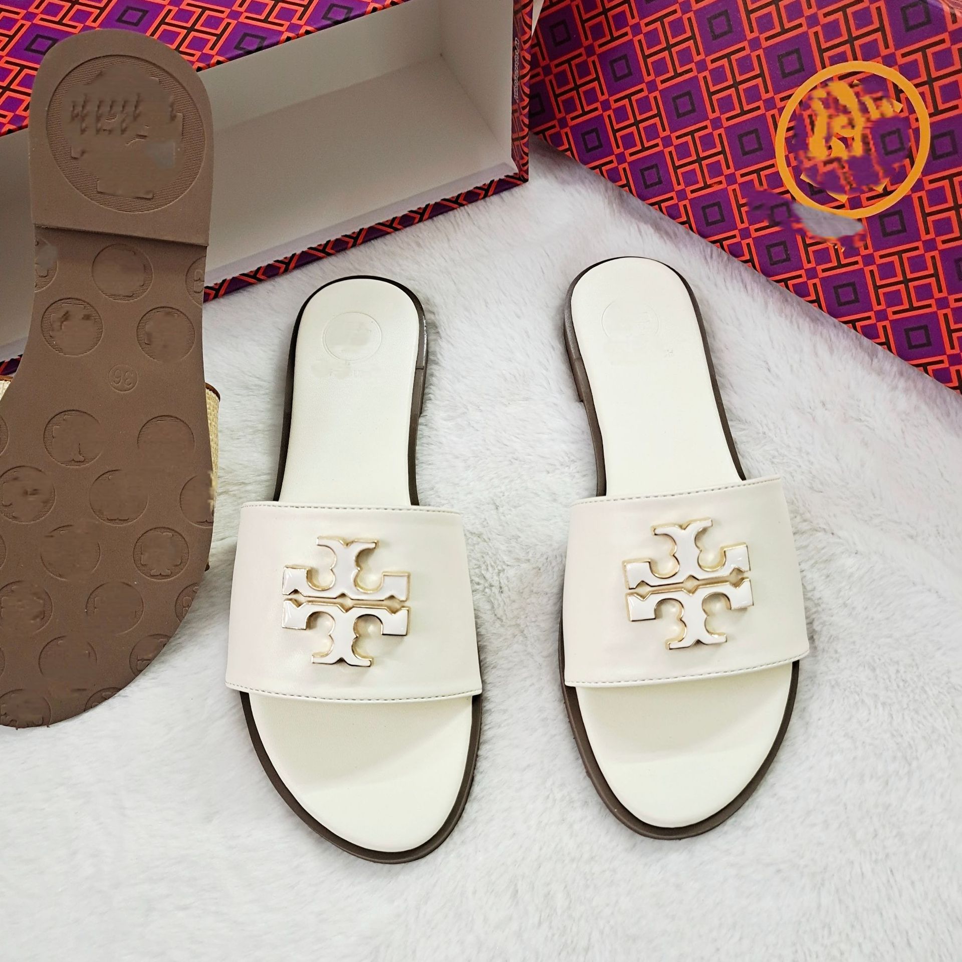 Foreign Trade Women's Flat Slippers 2025 High Version Sheepskin Letter Logo One Font Slippers Manufacturer Wholesale Foreign Trade Women's Flat Slippers 2025 High Version Sheepskin Letter Logo One Font Slippers Manufacturer Wholesale