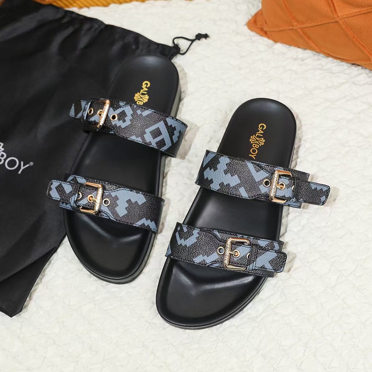 2025 New One Word Summer Thick Bottom Slippers for Casual and Comfortable Women's Shoes 2025 New One Word Summer Thick Bottom Slippers for Casual and Comfortable Women's Shoes