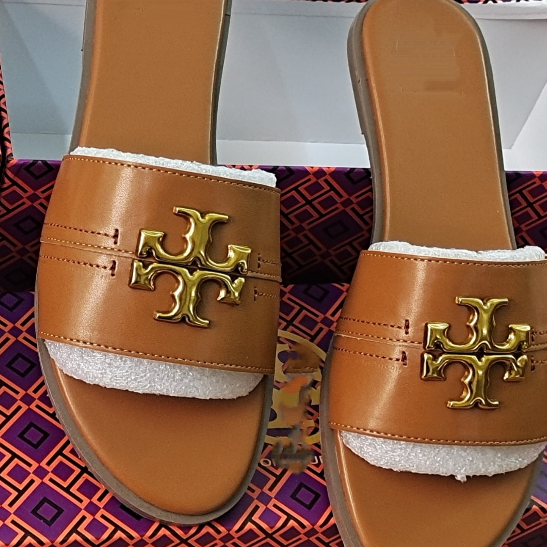 2025 New European and American Women's Vietnamese Genuine Leather Tray Home Metal Buckle Flat Slippers for Home and Outdoor Wearing Sandals Dragging Manufacturer 2025 New European and American Women's Vietnamese Genuine Leather Tray Home Metal Buckle Flat Slippers for Home and Outdoor Wearing Sandals Dragging Manufacturer