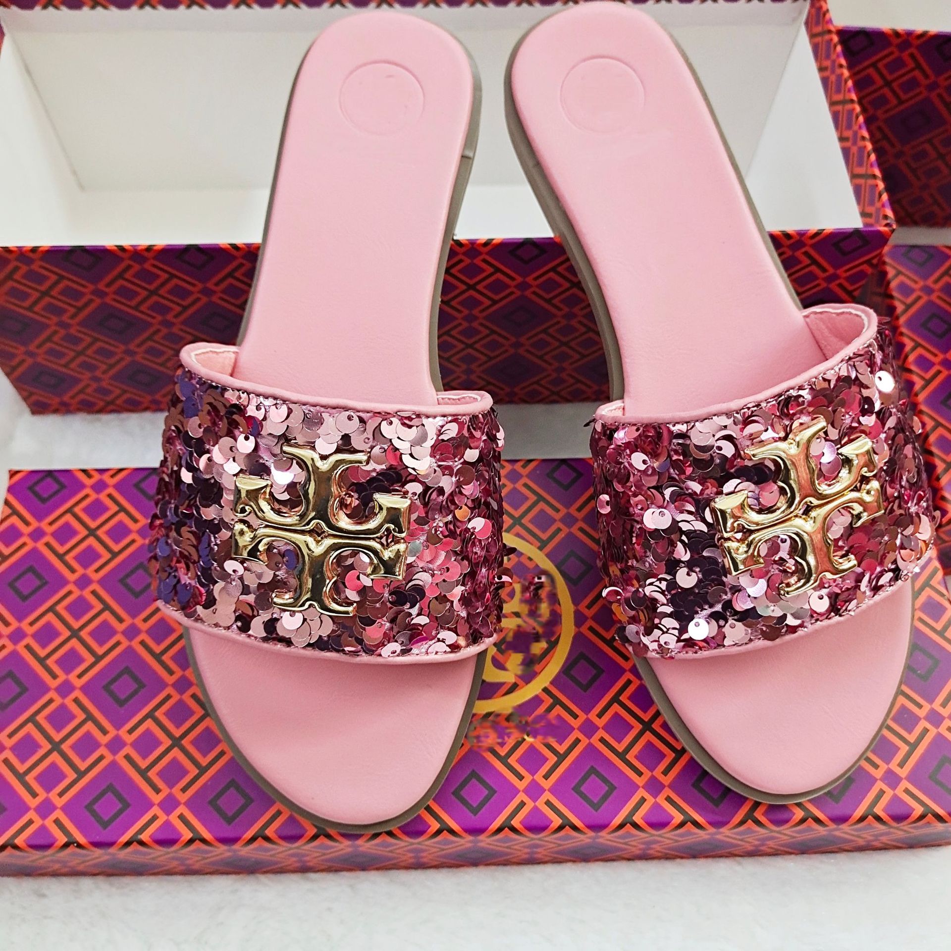 Foreign Trade Women's Flat Slippers 2025 High Version Sheepskin Letter Logo One Font Slippers Manufacturer Wholesale Foreign Trade Women's Flat Slippers 2025 High Version Sheepskin Letter Logo One Font Slippers Manufacturer Wholesale