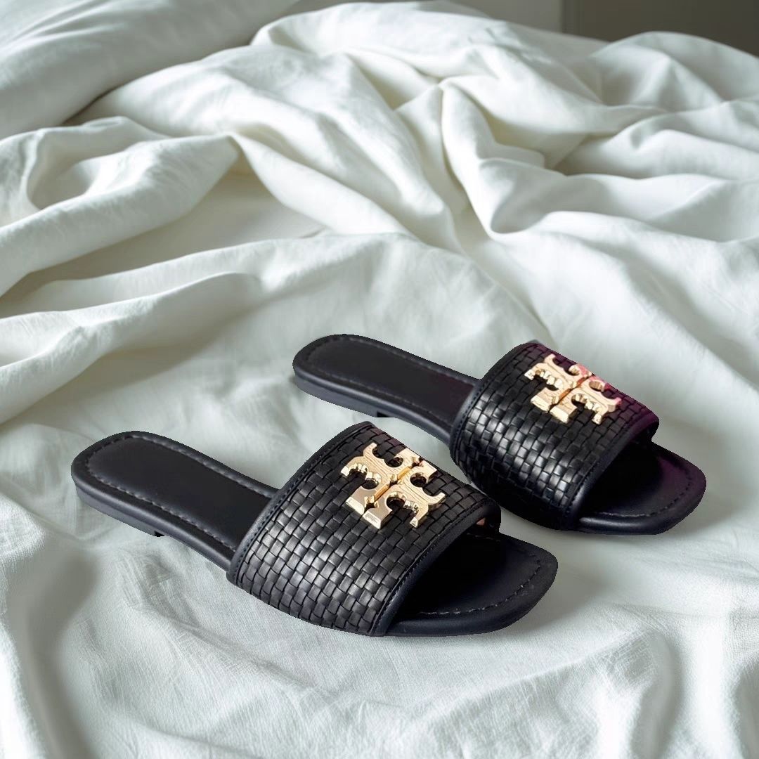 TB women's leather flat slippers are comfortable for women's summer outdoor wear. New Korean version one word versatile beach travel cool shoes