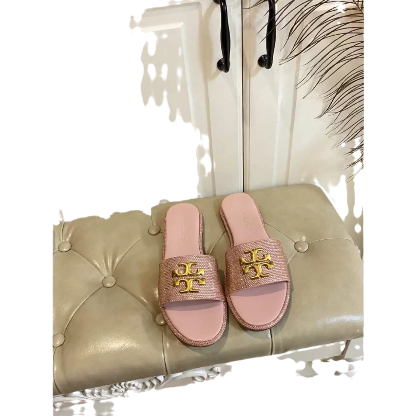 In stock 2025 new TB flat bottomed with diamond surround diamond straight drag fashionable and comfortable high-quality slippers for women In stock 2025 new TB flat bottomed with diamond surround diamond straight drag fashionable and comfortable high-quality slippers for women