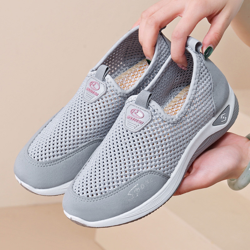 Summer new middle-aged and elderly mesh shoes breathable fly woven mother shoes soft sole comfortable casual cloth shoes for children Summer new middle-aged and elderly mesh shoes breathable fly woven mother shoes soft sole comfortable casual cloth shoes for children