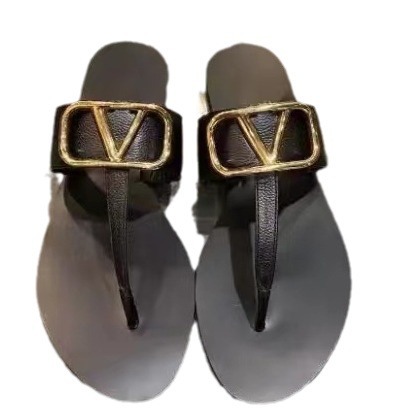 2025 new flat bottomed clip on button slippers, flip flops, plus size women's sandals, beach shoes, fashionable outerwear slippers 2025 new flat bottomed clip on button slippers, flip flops, plus size women's sandals, beach shoes, fashionable outerwear slippers