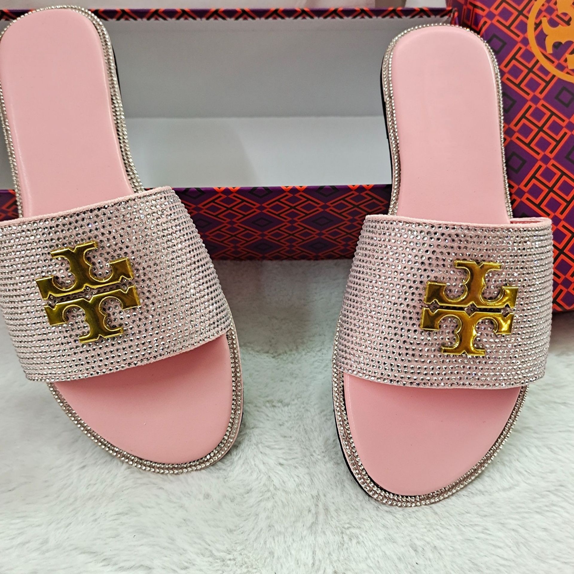 2025 New European and American Brand Same Spring Women's Flat Slippers High Version One to One Cross border Foreign Trade Wholesale 2025 New European and American Brand Same Spring Women's Flat Slippers High Version One to One Cross border Foreign Trade Wholesale