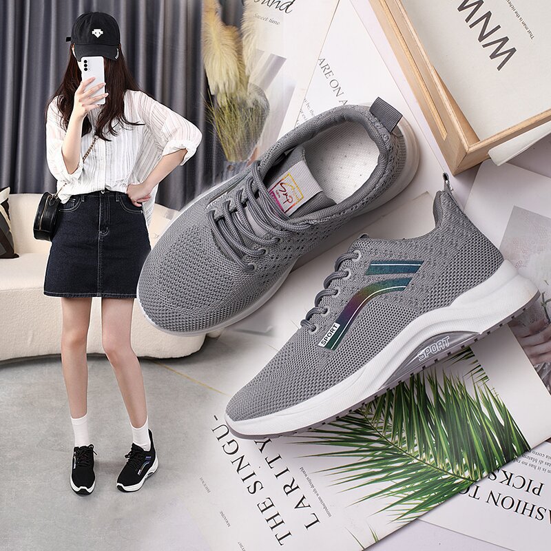 Customized new cross-border women's walking shoes, lightweight and fashionable sports shoes, fly woven breathable casual shoes, wholesale for children Customized new cross-border women's walking shoes, lightweight and fashionable sports shoes, fly woven breathable casual shoes, wholesale for children