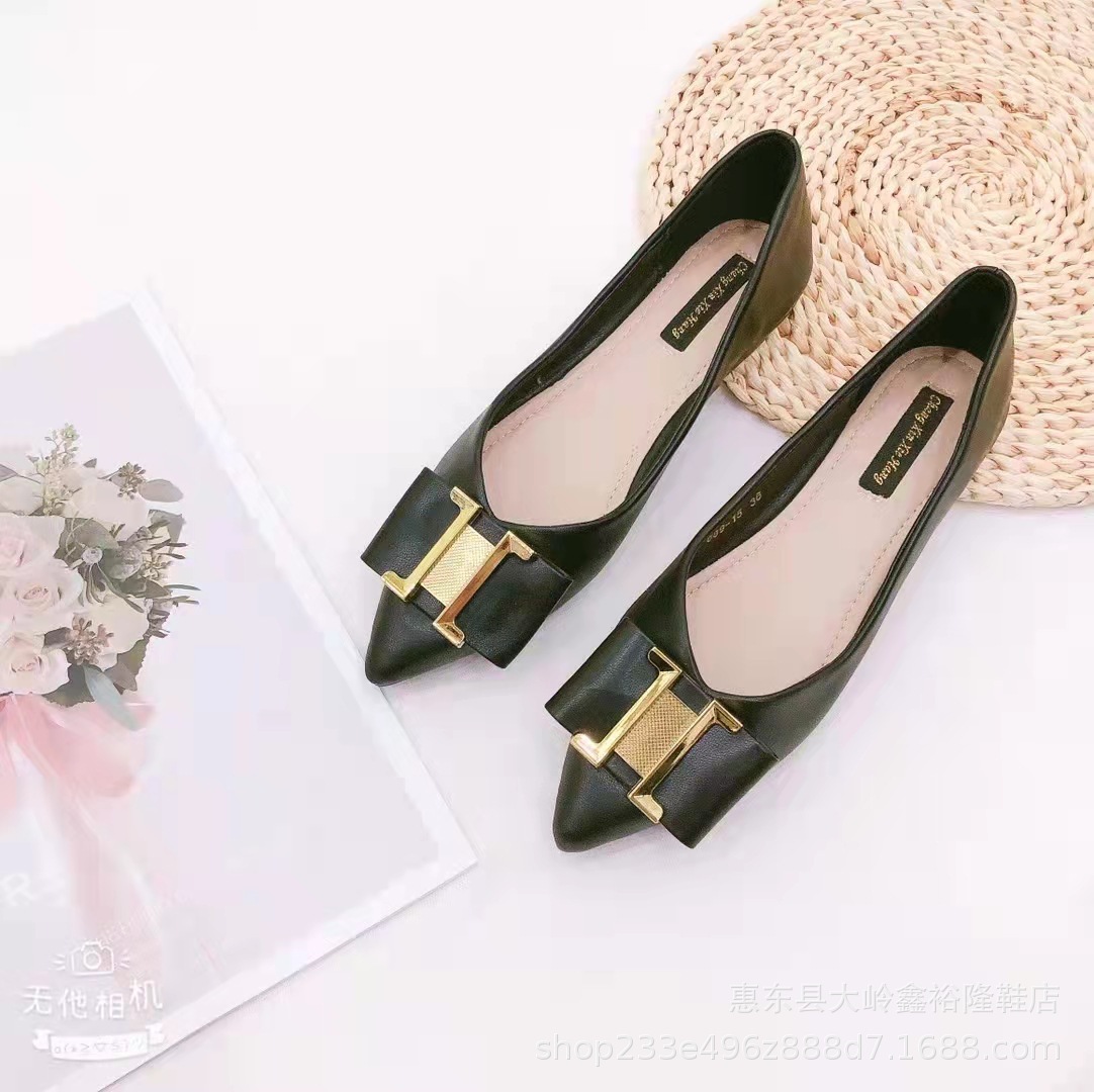2022 Autumn New Pointed Shallow Mouth Single Shoes for Women, Soft Leather Water Diamond Buckle with Flat Bottom Shoes