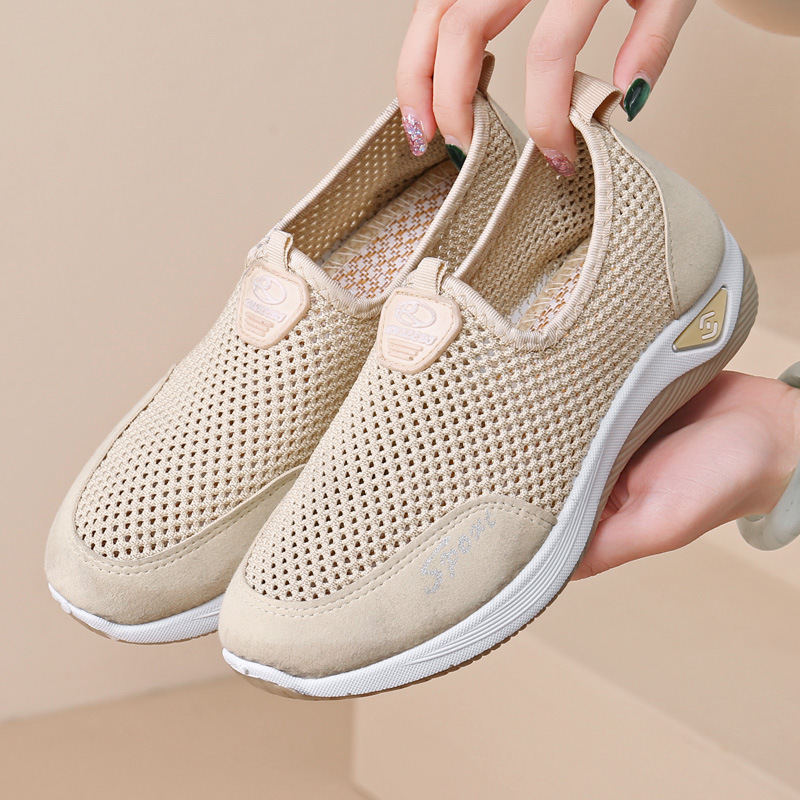 Summer new middle-aged and elderly mesh shoes breathable fly woven mother shoes soft sole comfortable casual cloth shoes for children Summer new middle-aged and elderly mesh shoes breathable fly woven mother shoes soft sole comfortable casual cloth shoes for children