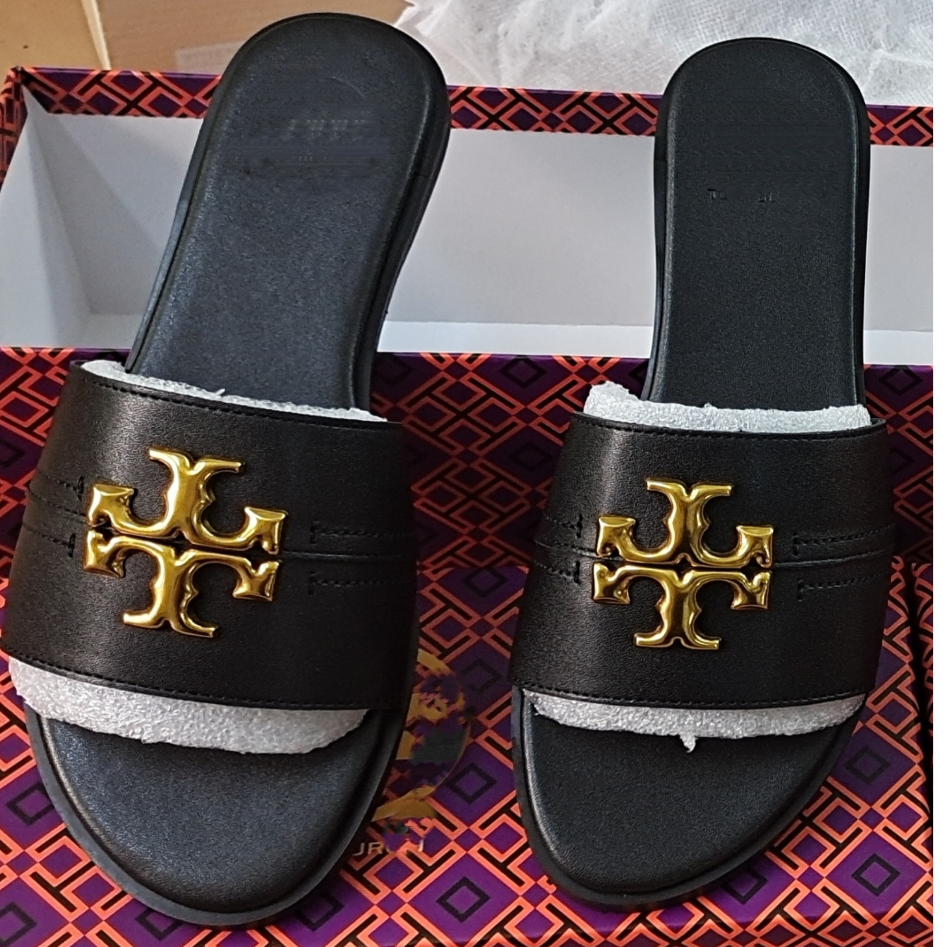 2025 New European and American Women's Vietnamese Genuine Leather Tray Home Metal Buckle Flat Slippers for Home and Outdoor Wearing Sandals Dragging Manufacturer 2025 New European and American Women's Vietnamese Genuine Leather Tray Home Metal Buckle Flat Slippers for Home and Outdoor Wearing Sandals Dragging Manufacturer