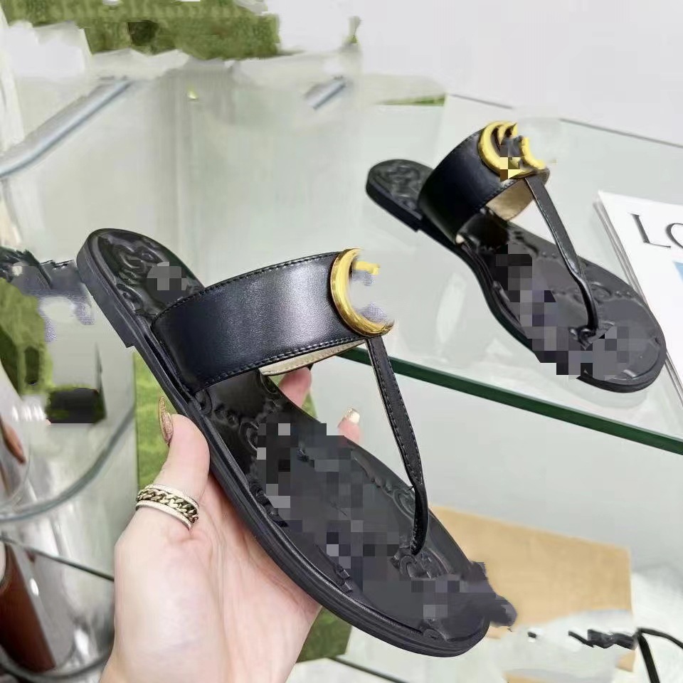 2025 summer new versatile flat bottomed women's shoes with clip on feet, women's T-shaped open toe slippers for casual outdoor wear, travel sand 2025 summer new versatile flat bottomed women's shoes with clip on feet, women's T-shaped open toe slippers for casual outdoor wear, travel sand