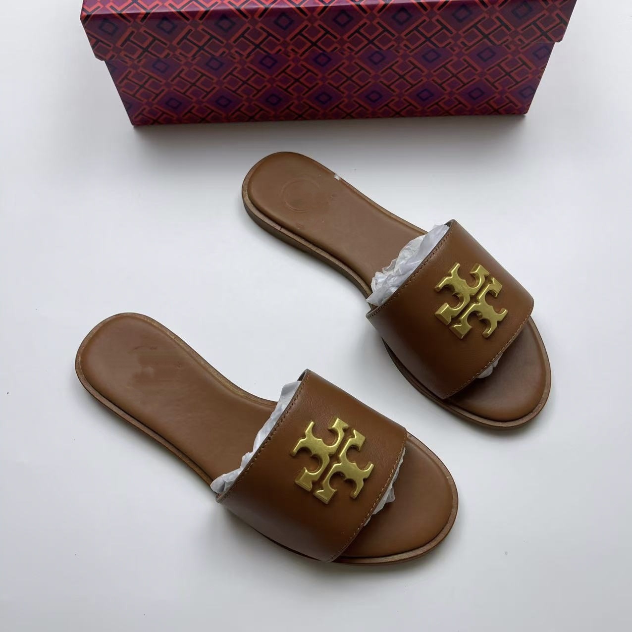 Cross border hot selling TB slippers high version women's casual outdoor beach flat slippers factory direct sales wholesale Cross border hot selling TB slippers high version women's casual outdoor beach flat slippers factory direct sales wholesale