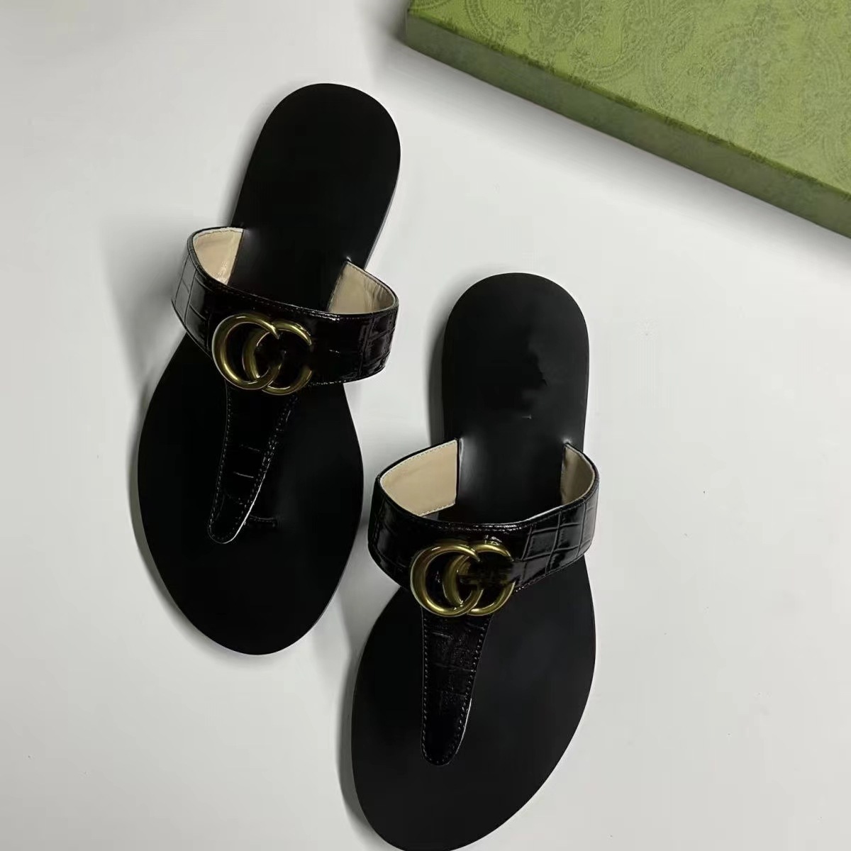 2025 summer new flip flops European station leather casual fashion flat toe flip flops for women 2025 summer new flip flops European station leather casual fashion flat toe flip flops for women