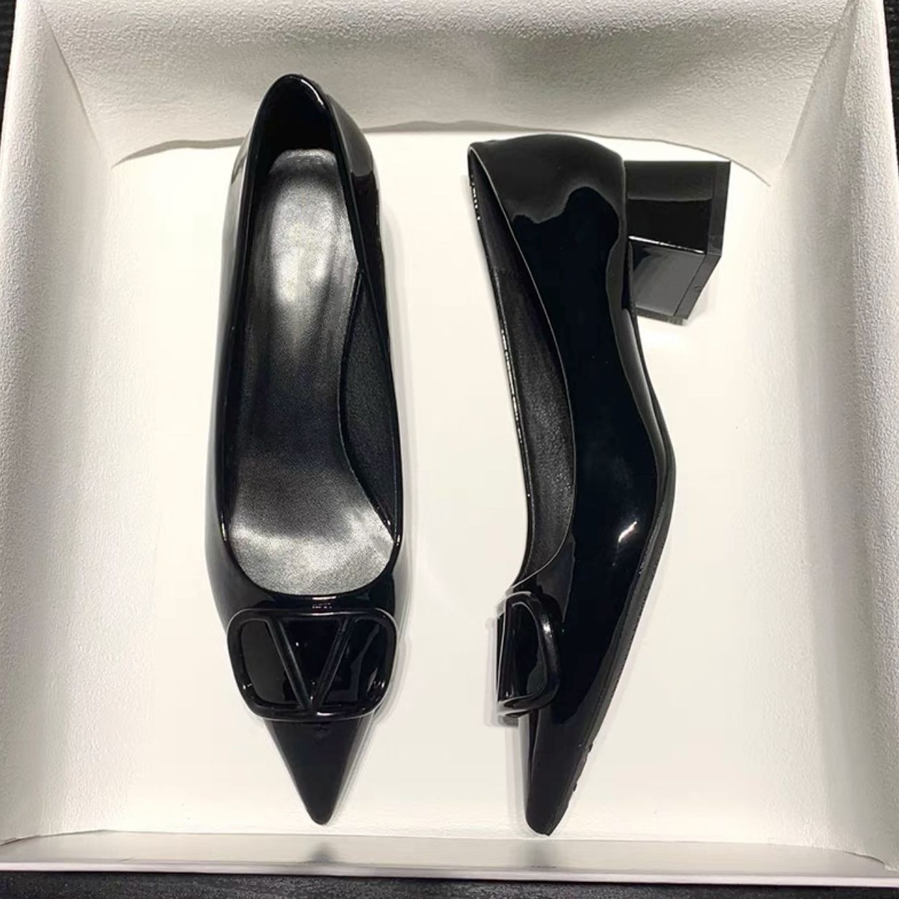 Temperament internet celebrity fashion pointed thick single order shoes for women 2024 new shallow mouth versatile and comfortable professional mid heeled high heels Temperament internet celebrity fashion pointed thick single order shoes for women 2024 new shallow mouth versatile and comfortable professional mid heeled high heels