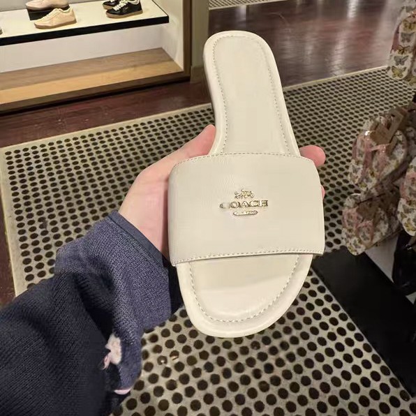 P's new model in Europe, America, Middle East, Dubai, Netherlands, Germany, Canada, metal logo, leather, shiny surface, flat bottom, straight drag P's new model in Europe, America, Middle East, Dubai, Netherlands, Germany, Canada, metal logo, leather, shiny surface, flat bottom, straight drag