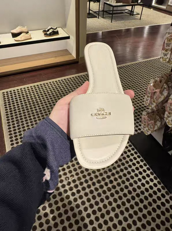 P's new model in Europe, America, Middle East, Dubai, Netherlands, Germany, Canada, metal logo, leather, shiny surface, flat bottom, straight drag P's new model in Europe, America, Middle East, Dubai, Netherlands, Germany, Canada, metal logo, leather, shiny surface, flat bottom, straight drag