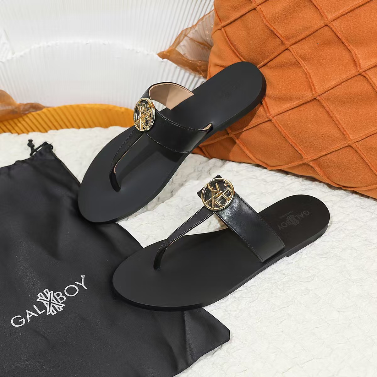 Flip flops women's shoes 2025 new fashionable and comfortable European and American foreign trade beach flat sandals Flip flops women's shoes 2025 new fashionable and comfortable European and American foreign trade beach flat sandals