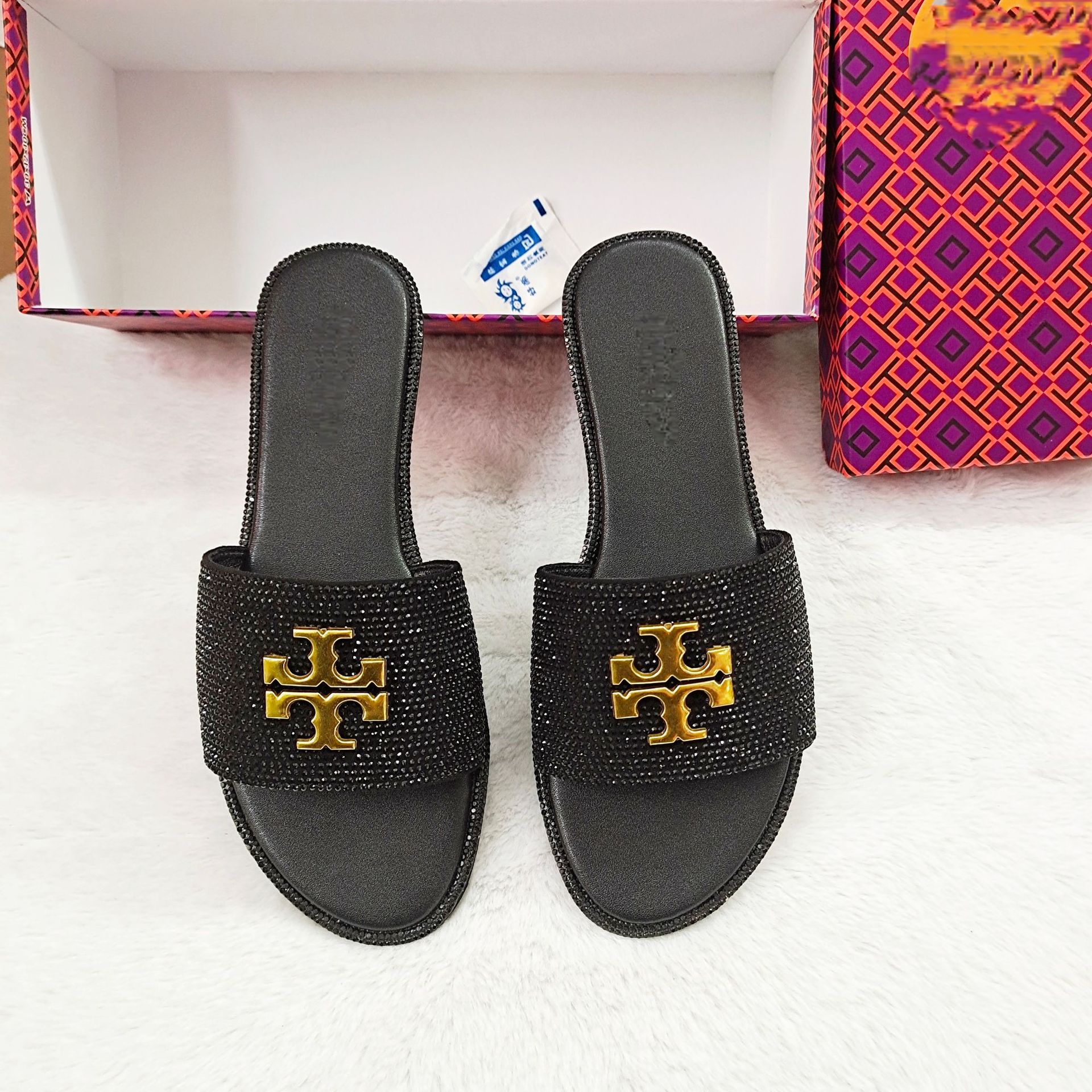 2025 New European and American Brand Same Spring Women's Flat Slippers High Version One to One Cross border Foreign Trade Wholesale 2025 New European and American Brand Same Spring Women's Flat Slippers High Version One to One Cross border Foreign Trade Wholesale