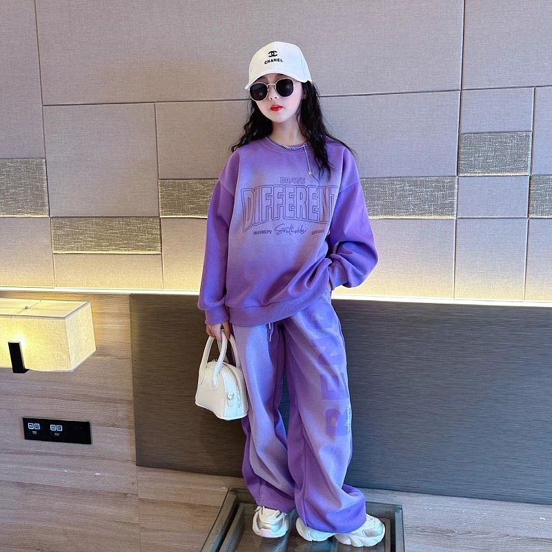 Korean version set for internet famous girls, featuring the latest western-style letter hoodie and fashionable long pants from the Spring and Autumn period, with a gradient two-piece set