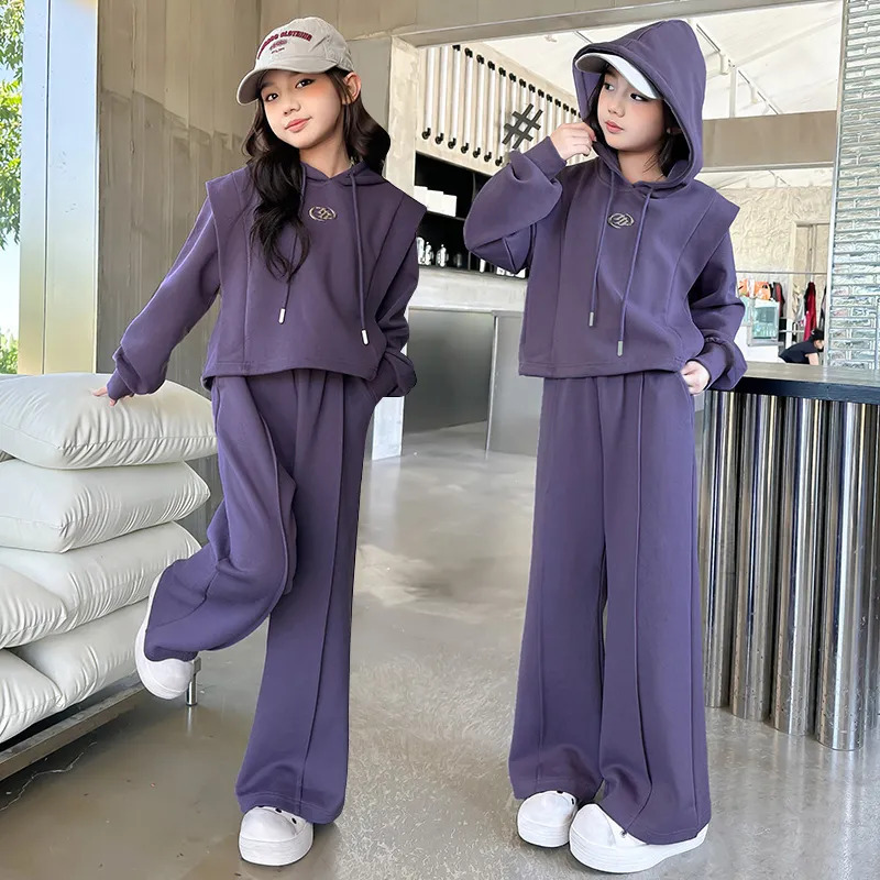 Internet celebrity girl Korean version set, featuring a new western-style letter hoodie and fashionable casual pants from the Spring and Autumn period. Two piece set