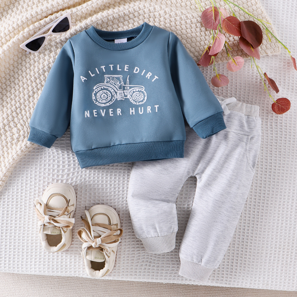 New children's clothing for foreign trade boys, casual and cute letter car printed long sleeved hoodie and pants two-piece set