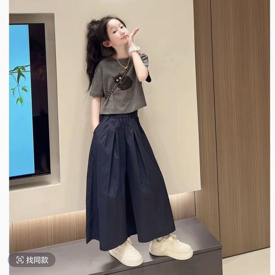 Sweet girl cartoon black cat T-shirt short sleeved wide leg pants two-piece set, medium and large children's Korean version contrasting stylish pants set