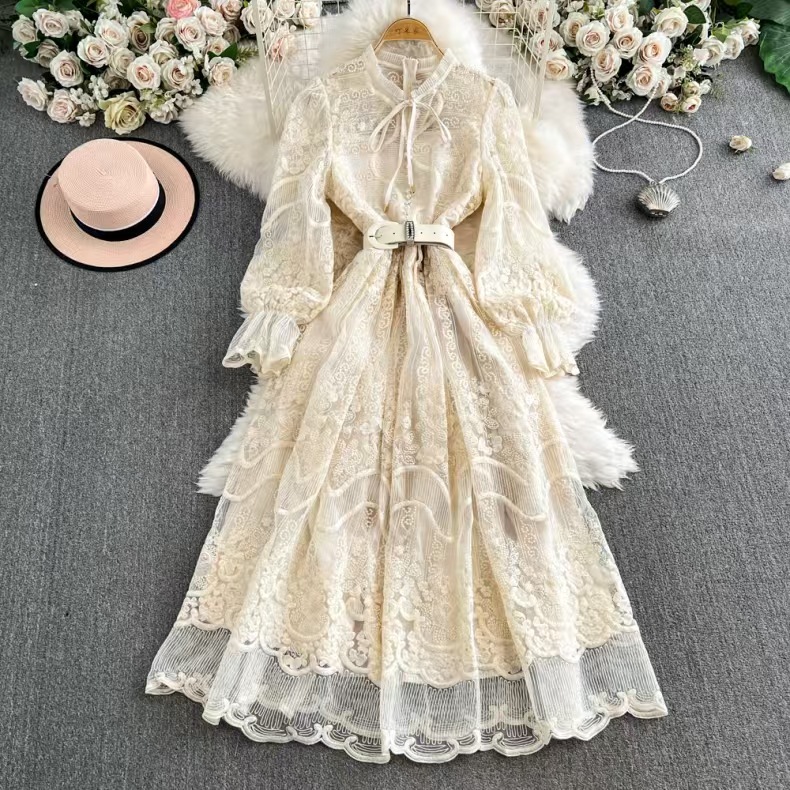 French retro palace style formal dress with heavy embroidery, mushroom edge, slim fit, long lace skirt, high-end exquisite dress