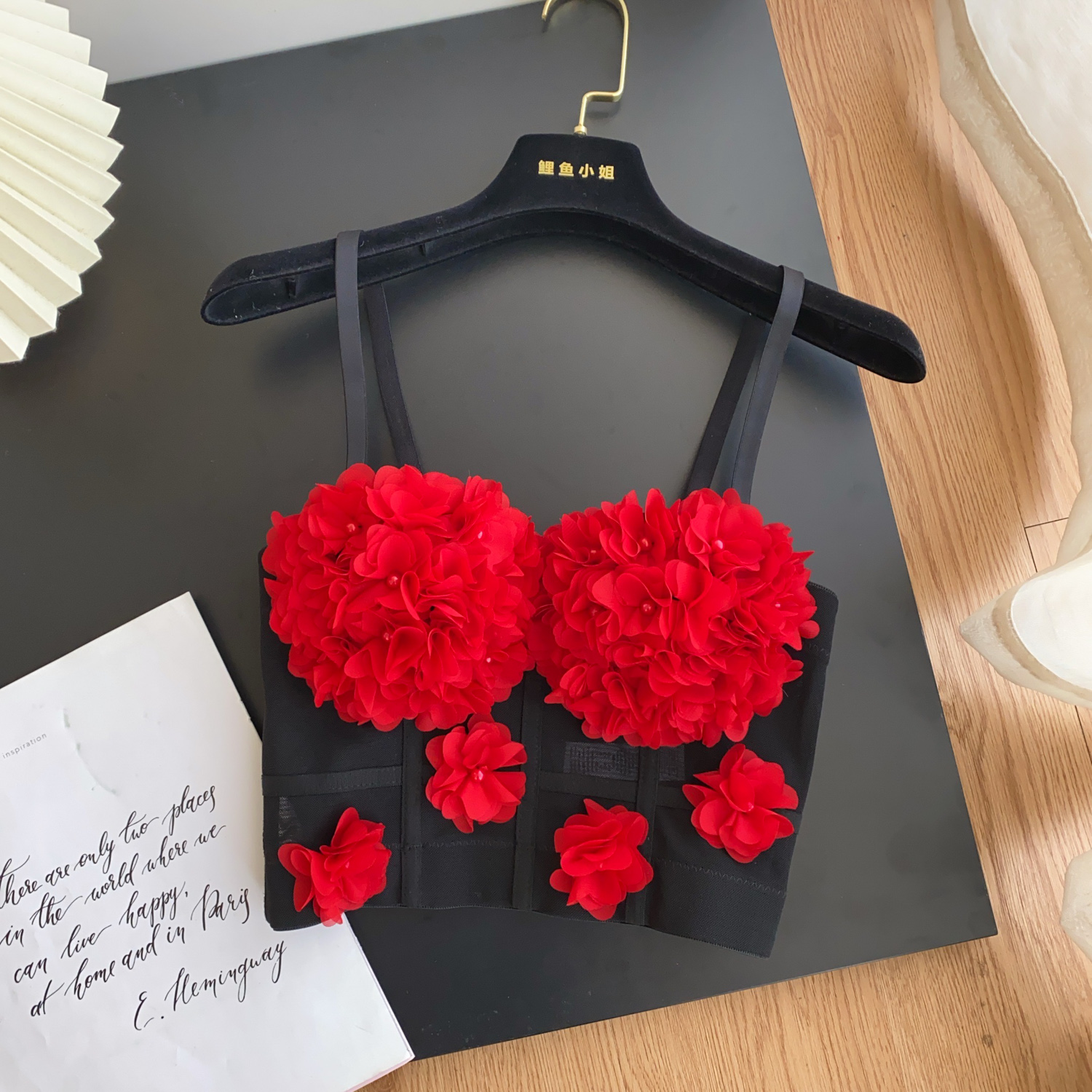 Internet celebrity Instagram new French sweet three-dimensional flower tank top, women's pure desire style, high-end feeling, strapless short top Internet celebrity Instagram new French sweet three-dimensional flower tank top, women's pure desire style, high-end feeling, strapless short top