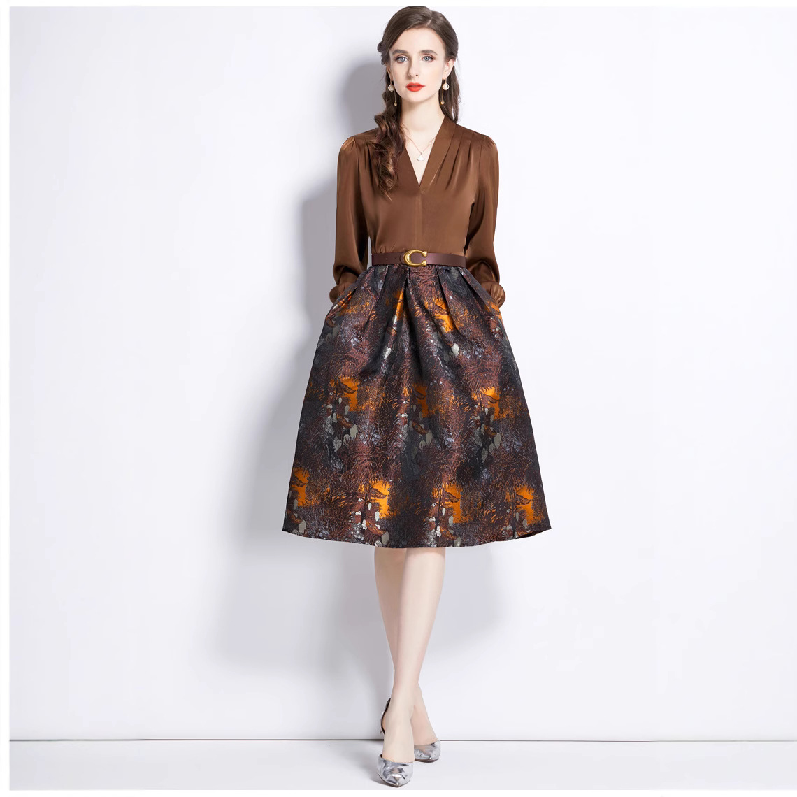 High end dress for women in autumn, light luxury, niche luxury, deep V-neck splicing jacquard slimming and fluffy long skirt