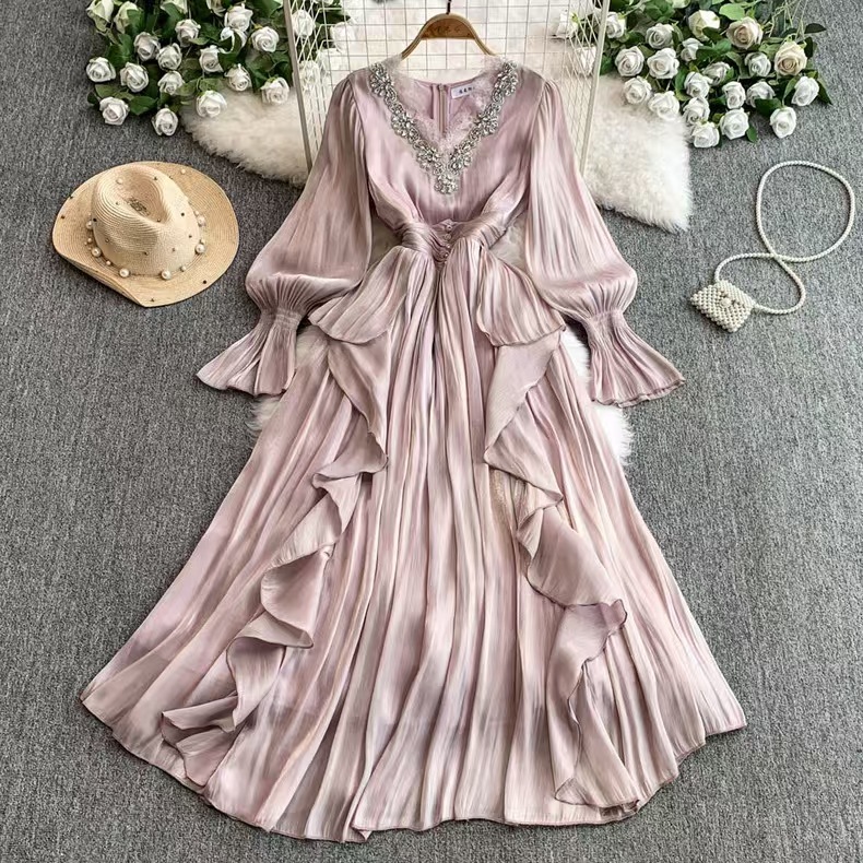 French high-end elegant dress, women's fashion heavy industry embroidered bead inlaid diamond V-neck waist cinching temperament palace style long skirt