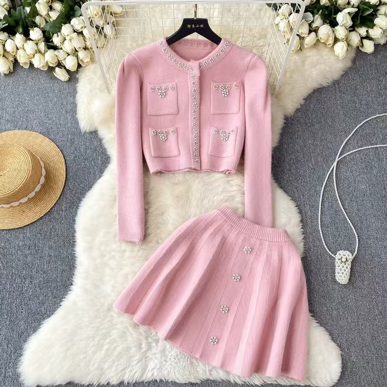 Light luxury socialite age reducing outfit, small fragrance style set, women's knitted cardigan, short and versatile half skirt, two-piece skirt set