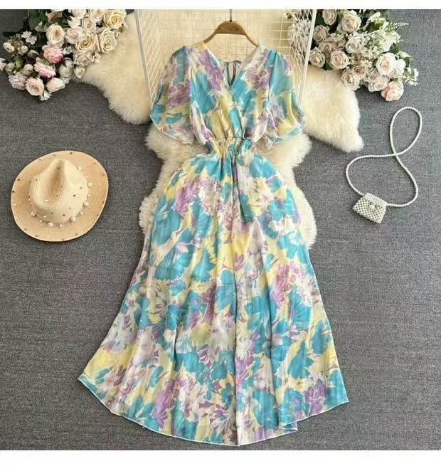 Cross border 2023 new seaside vacation dress for women in spring and autumn 2022 new sexy V-neck waist slimming and long style Cross border 2023 new seaside vacation dress for women in spring and autumn 2022 new sexy V-neck waist slimming and long style