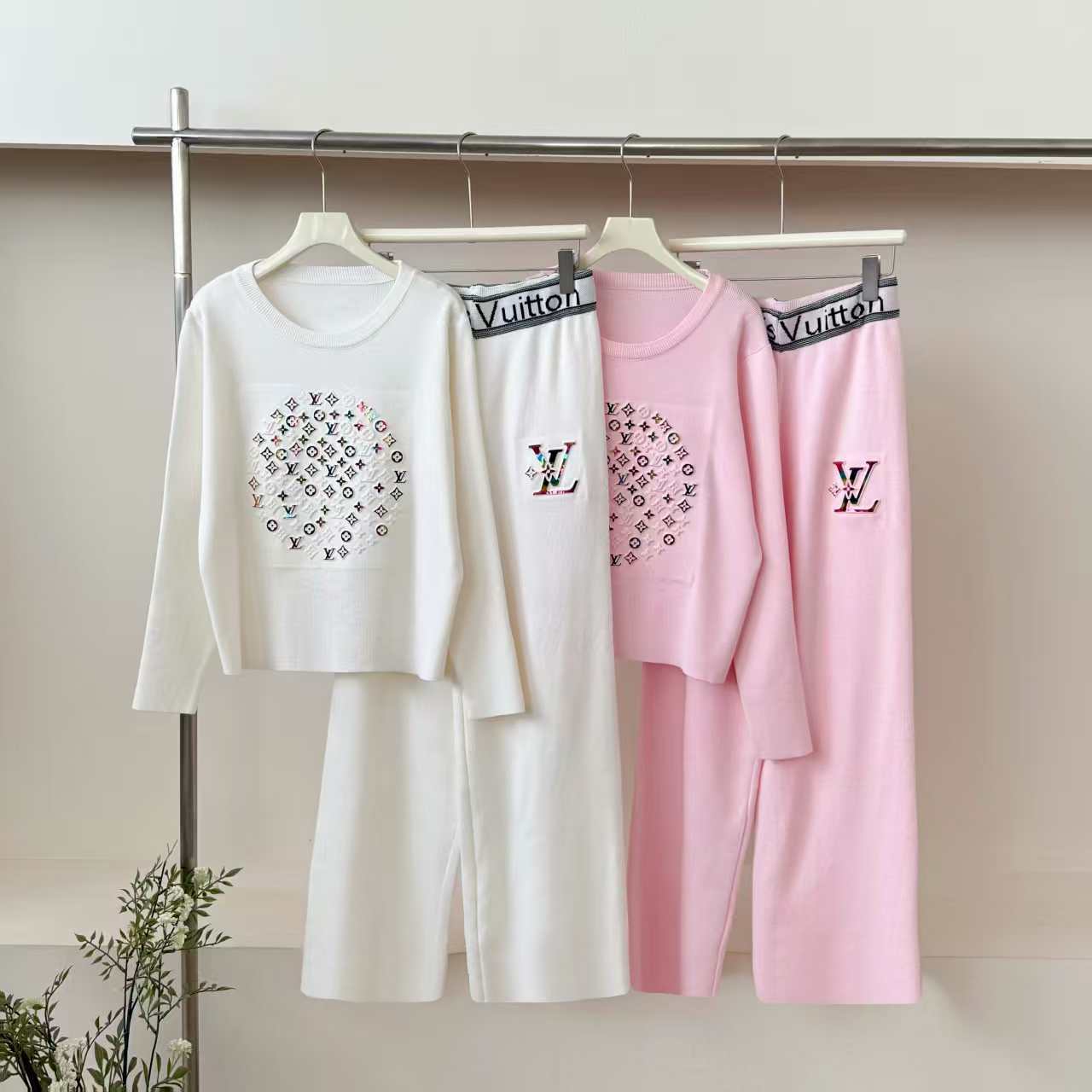 Cross border 2025 high-end new casual heavy industry fashionable round neck versatile knitted top wide leg pants two-piece set luxurious