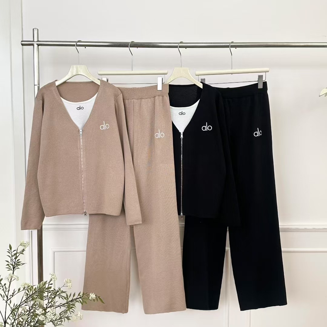 Cross border leisure lazy style knitted suit 2025 new cardigan fake two-piece top wide leg pants Korean style women's outfit