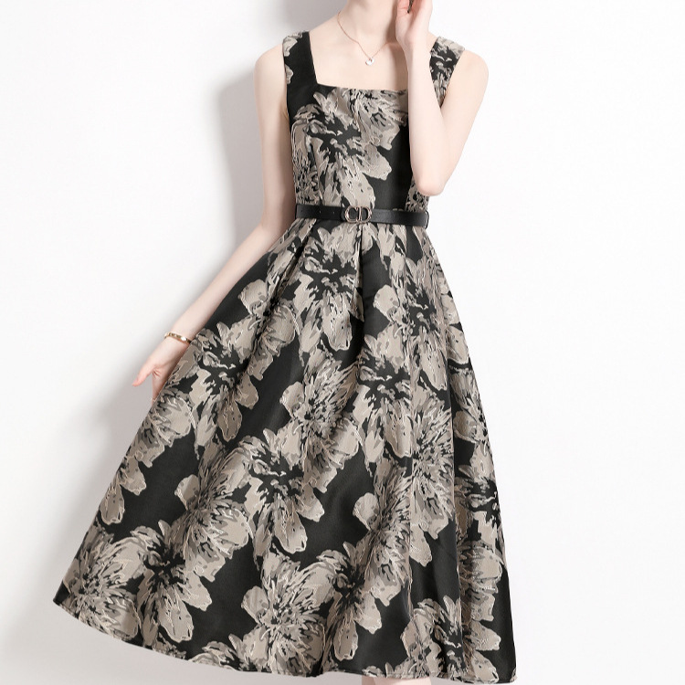 Retro printed sleeveless dress for women in the summer of 2025, exuding a fashionable and elegant vibe. The A-line dress features a cinched waist and slimming effect, reminiscent of Hepburn style