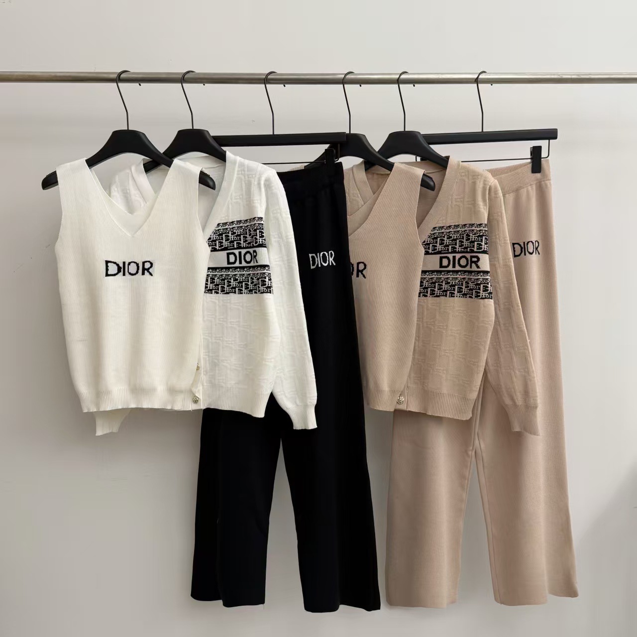 Cross border temperament knitted three piece vest cardigan wide leg pants high-end slimming suit for women 25 years lazy wearing style Cross border temperament knitted three piece vest cardigan wide leg pants high-end slimming suit for women 25 years lazy wearing style