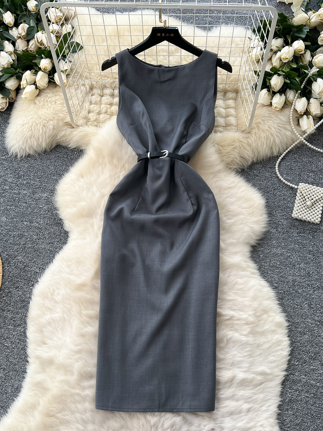 Commuting career light and mature style dress for women in the summer of 2025, with a high-end feel, tied waist, sleeveless, slim fit, and long skirt for ladies
